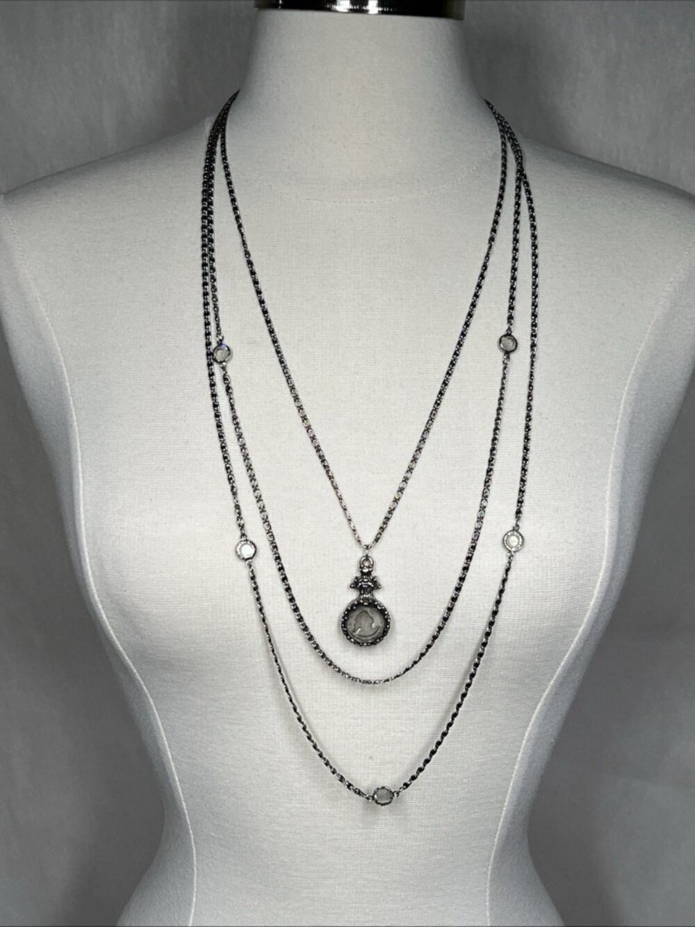 Vintage Goldette Triple Strand Glass Intaglio Cameo Necklace Silvertone 36"